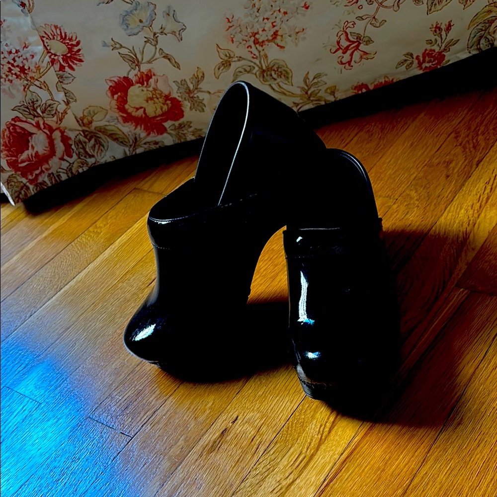 Dansko Clog  Black Patent size 39